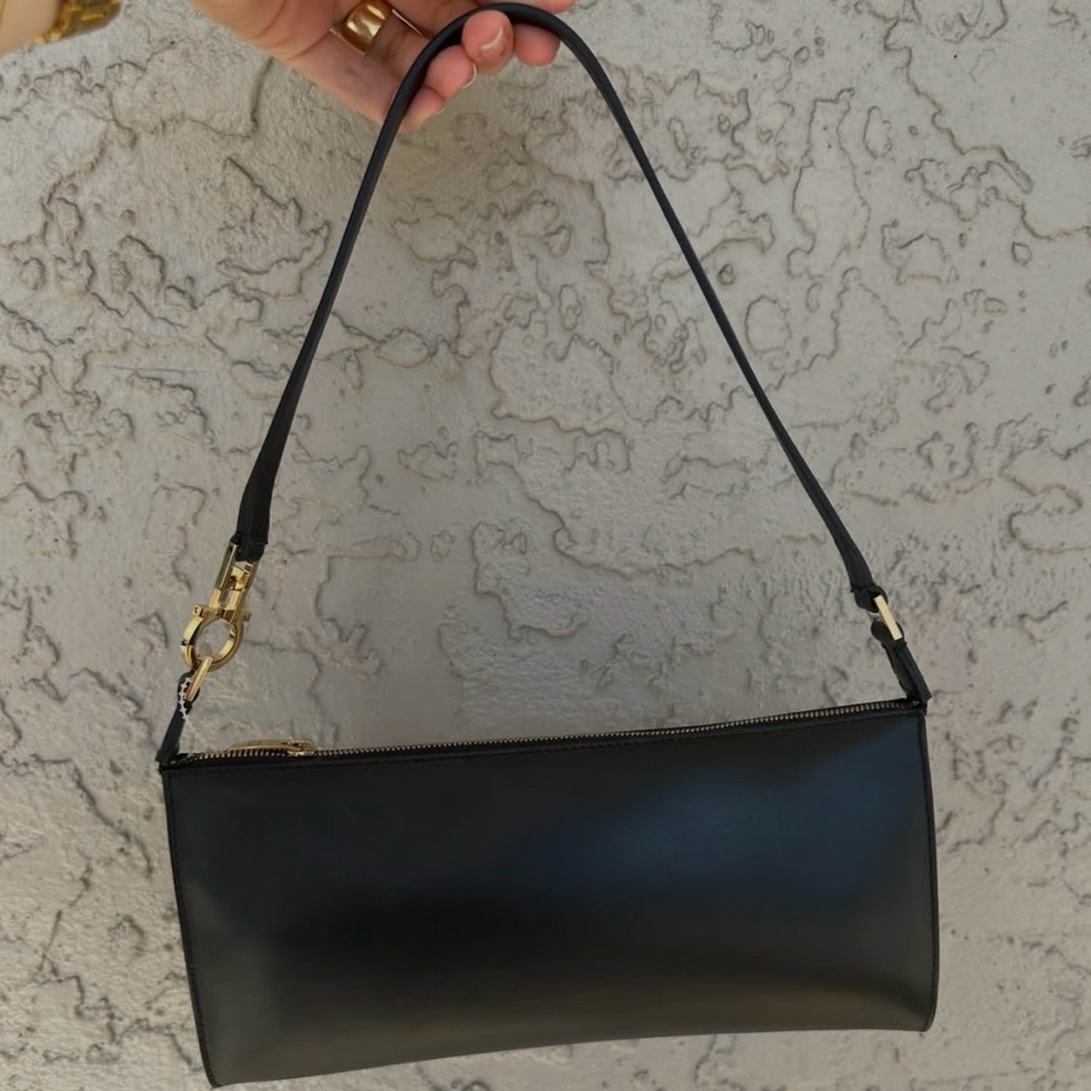 Salvatore Ferragamo
Leather Rectangular Shoulder Bag